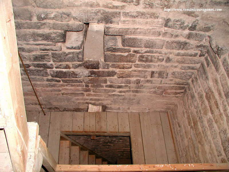 INTERIOR DE LA TORRE. ESTRUCTURA DE MADERA